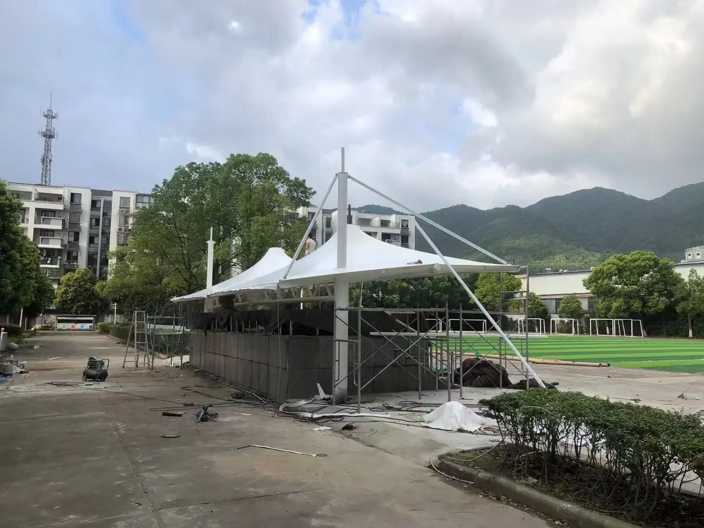 2026年贵州黔西南停车棚球场棚改造纪实：老旧雨棚换新，运维压力怎么降